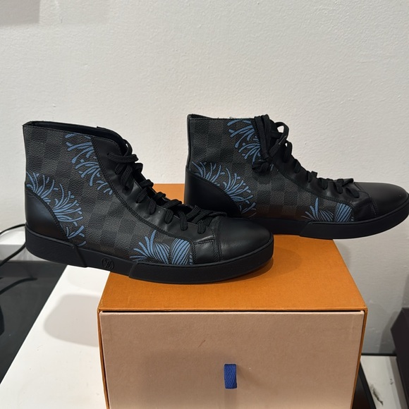 In the box - Picture 4 of 8